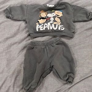 It’s a baby 6-9 month sweat suit from Zara